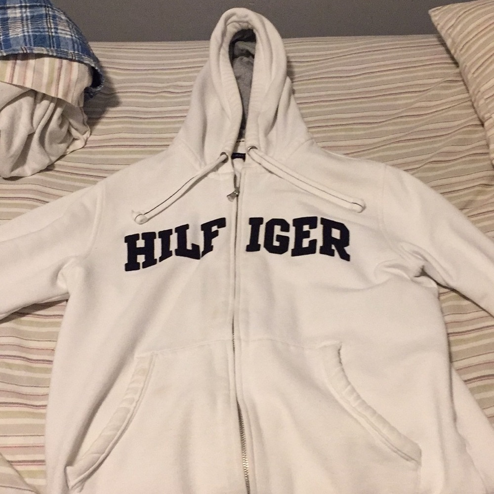 Tommu Hilfiger white sweatshirt